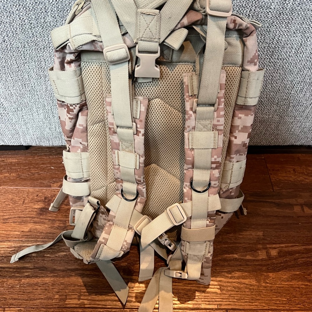 Camo Backpack - Picture 2 of 5